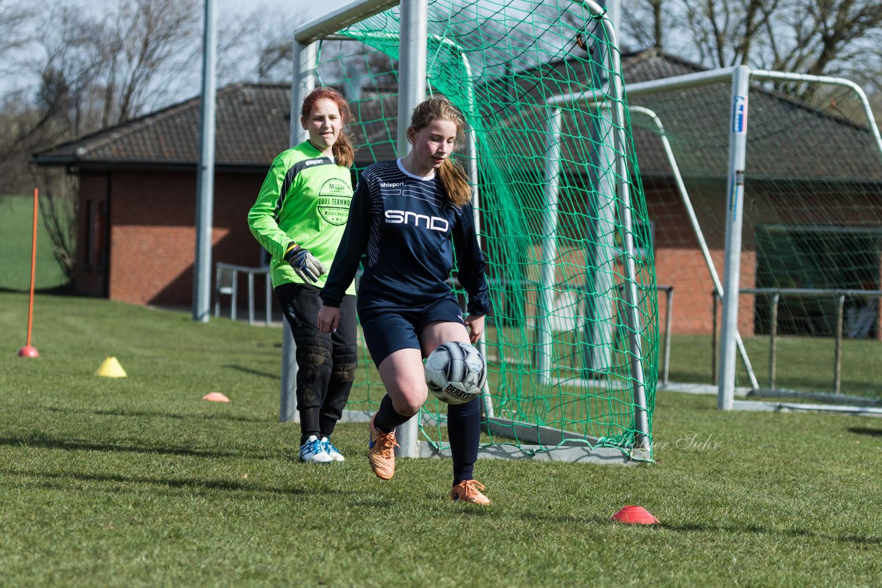 Bild 75 - C-Juniorinnen TSV Zarpen - TuS Tensfeld : Ergebnis: 2:1